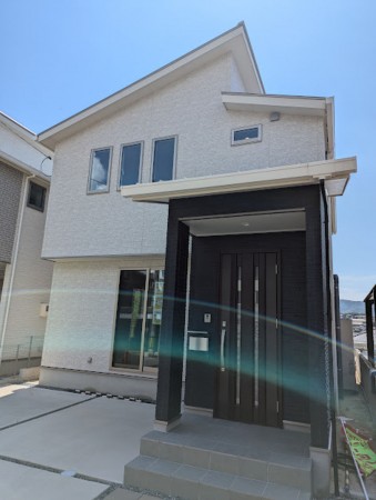 呉市焼山中央、中古一戸建ての画像です