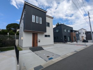 呉市焼山中央、中古一戸建ての画像です