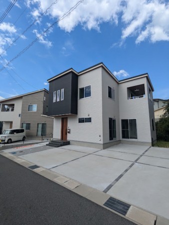 呉市焼山中央、中古一戸建ての画像です