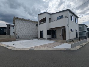 呉市焼山中央、新築一戸建ての画像です