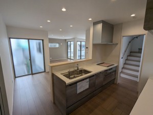 呉市天応大浜、新築一戸建てのキッチン画像です