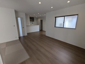 呉市天応大浜、新築一戸建ての居間画像です