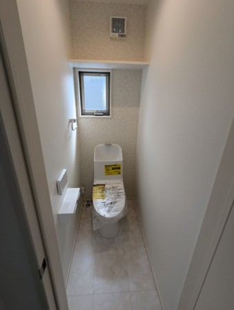 呉市天応大浜、新築一戸建てのトイレ画像です