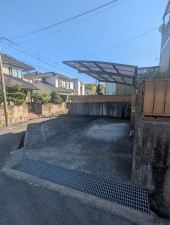 呉市焼山宮ケ迫、中古一戸建ての駐車場画像です