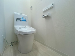 呉市焼山泉ケ丘、中古一戸建てのトイレ画像です
