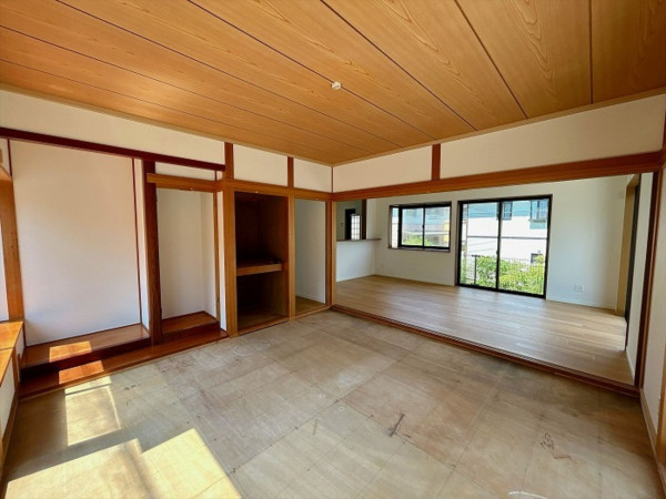 呉市焼山泉ケ丘、中古一戸建ての居間画像です