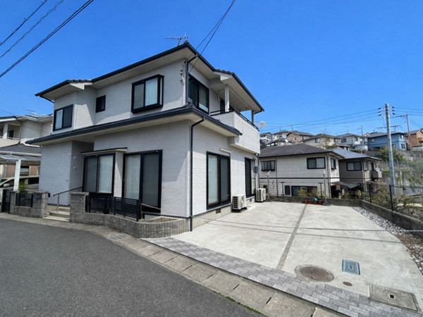 呉市焼山泉ケ丘、中古一戸建ての外観画像です