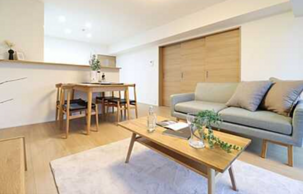 呉市中央、マンションの居間画像です