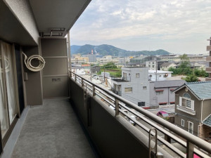 呉市阿賀中央、マンションのバルコニー画像です