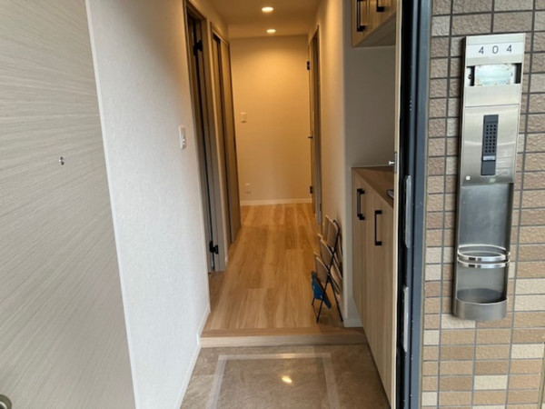 呉市阿賀中央、マンションの玄関画像です