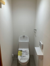 呉市広白石、マンションのトイレ画像です