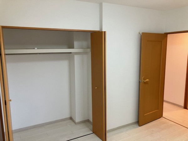 呉市広白石、マンションの寝室画像です