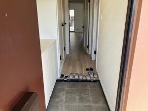 呉市広大新開、マンションの玄関画像です