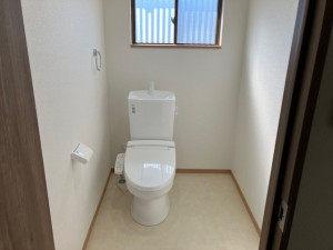 呉市焼山西、中古一戸建てのトイレ画像です
