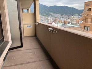 呉市中央、マンションのバルコニー画像です