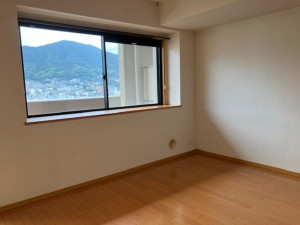 呉市中央、マンションの居間画像です