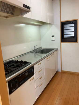 呉市中央、マンションのキッチン画像です