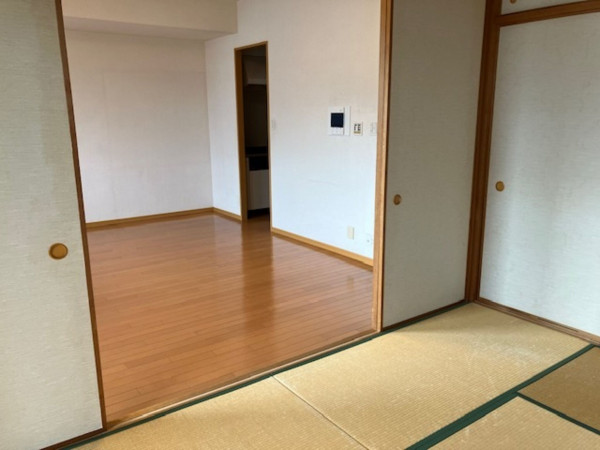 呉市中央、マンションの居間画像です