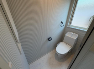 呉市吉浦神賀町、中古一戸建てのトイレ画像です