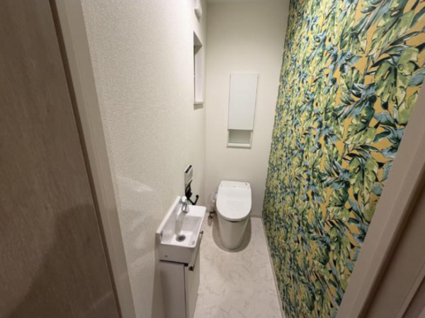 呉市吉浦神賀町、中古一戸建てのトイレ画像です