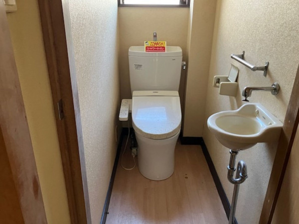 呉市広白石、中古一戸建てのトイレ画像です