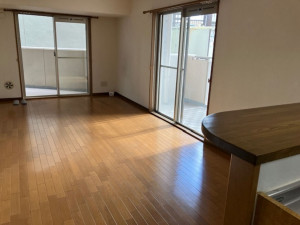 呉市広中町、マンションの居間画像です