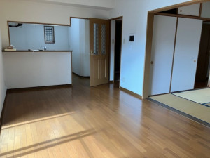 呉市広中町、マンションの居間画像です