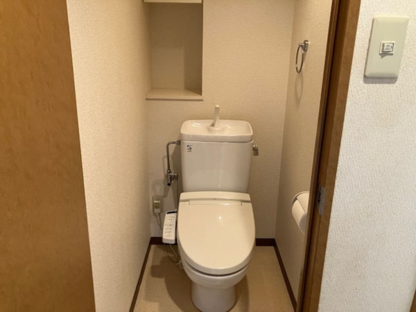 呉市広中町、マンションのトイレ画像です