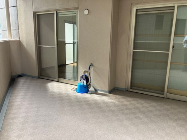 呉市広中町、マンションのバルコニー画像です