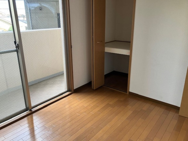 呉市広中町、マンションの寝室画像です