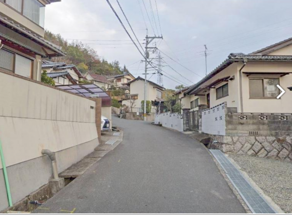 岡山市北区谷万成、土地の前面道路を含む現地写真画像です