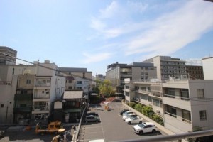 岡山市北区中山下、マンションの画像です