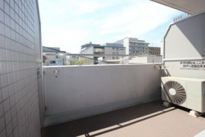 岡山市北区中山下、マンションの画像です