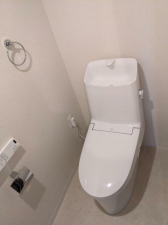 安城市三河安城本町、マンションのトイレ画像です