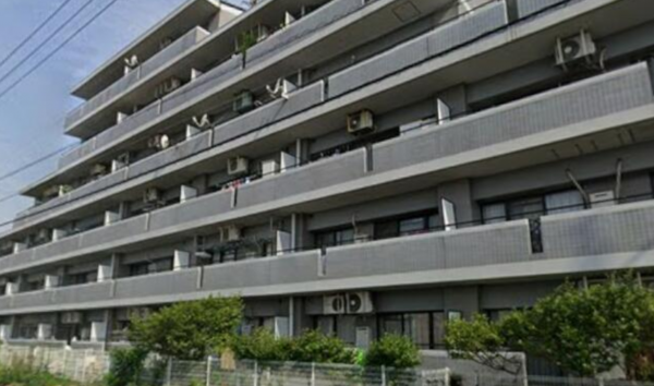 安城市二本木町、マンションの外観画像です