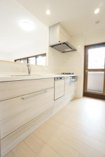 安城市東栄町、マンションのキッチン画像です