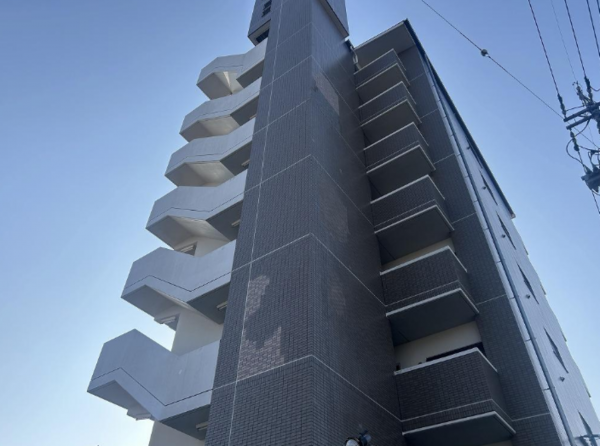 安城市箕輪町、マンションの外観画像です