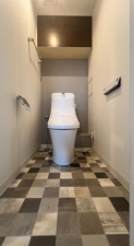 安城市三河安城東町、マンションのトイレ画像です