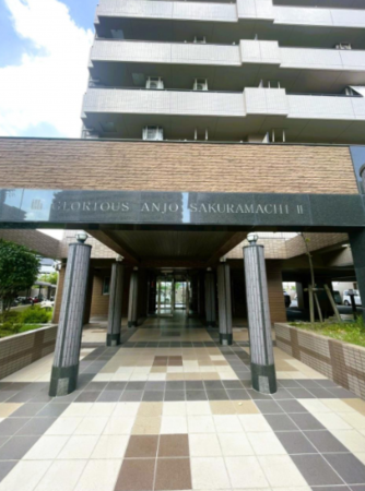 安城市桜町、マンションの外観画像です