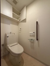 安城市横山町、マンションのトイレ画像です