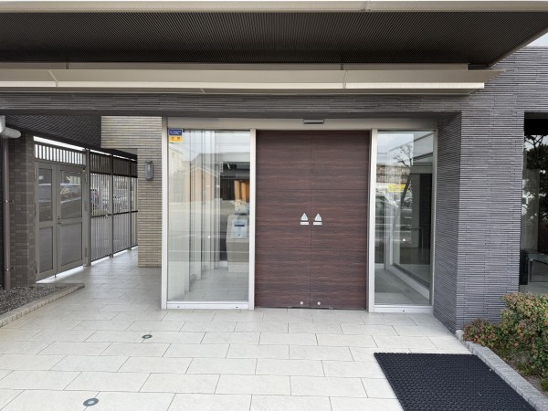 安城市横山町、マンションのエントランス画像です