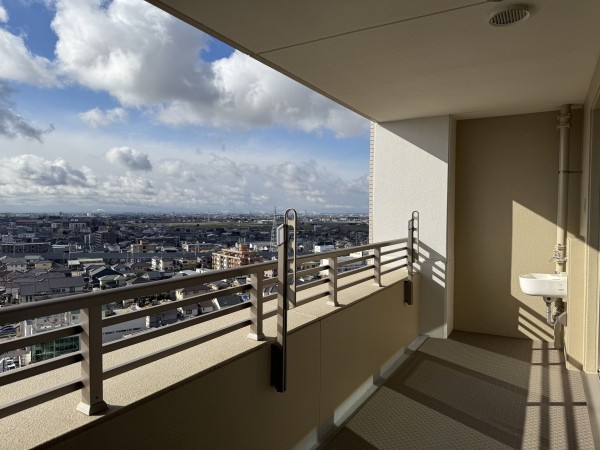 安城市横山町、マンションのバルコニー画像です
