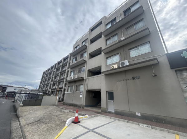 安城市桜井町、マンションの外観画像です