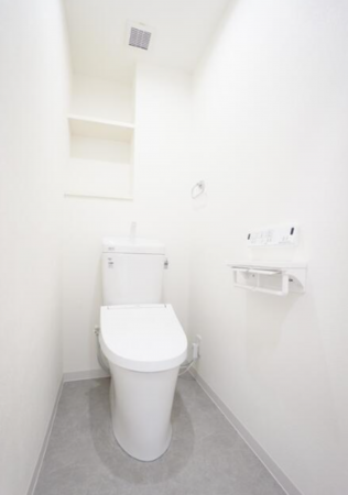 安城市今池町、マンションのトイレ画像です
