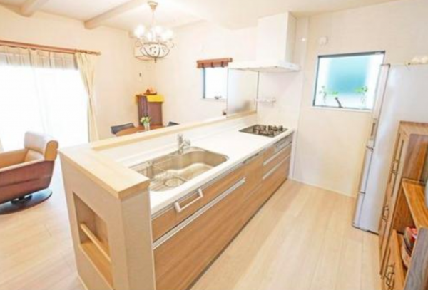 安城市横山町、中古一戸建てのキッチン画像です