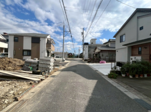 安城市安城町、新築一戸建ての前面道路を含む現地写真画像です