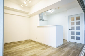 安城市古井町、マンションの居間画像です