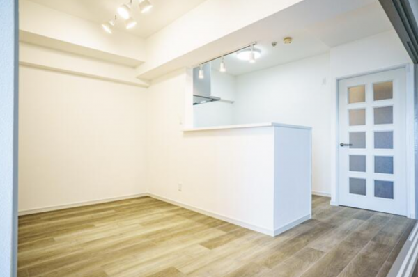 安城市古井町、マンションの居間画像です