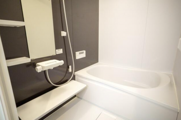 安城市古井町、マンションの風呂画像です