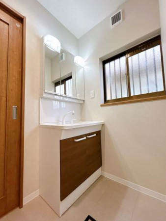 安城市小川町、中古一戸建ての洗面画像です